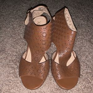 Brown low wedge shoe